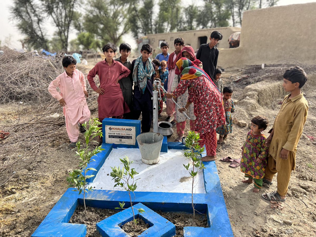 Khalsa_Aid's tweet photo. With your help, Khalsa Aid has been able to change lives across the world. #Cleanwater brings better #sanitation, good health, and a lifeline for the local #communities.
Thank you for your continued support.

@ukinpakistan https://t.co/IDIiLidct5