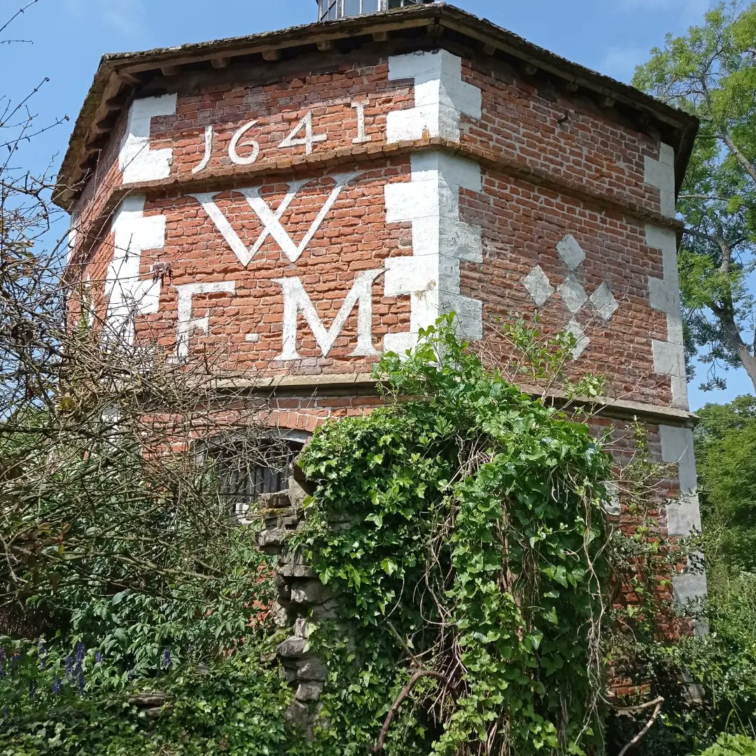 MadelaineCSmith's tweet image. Just for you @BrickwrksMuseum 

#bricks #dovecot #Herefordshire