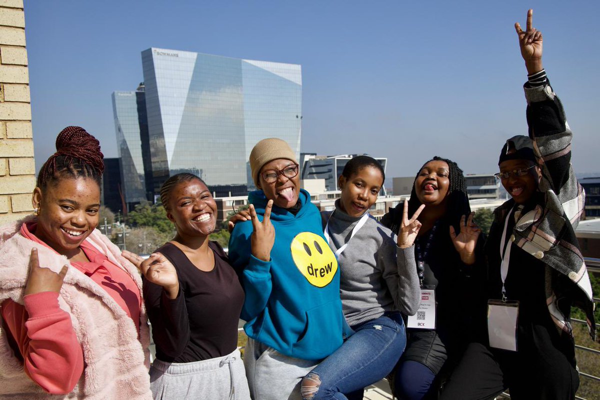 Geekulcha's tweet image. Here are the overall hackathon winners 💃🕺
🥇Aurum
🥈SkillVerse
🥉Hugs For Bugs
We are incredibly proud of the Top 3🥹🥹🥹CONGRATULATIONS to the teams 🎉🎉🎉
#SS23Hack