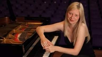 mauro23feb's tweet photo. Valentina #Lisitsa ha suonato tra la gente di Mariupol per celebrare la liberazione dai nazisti ucraini. https://t.co/gZZ3StK4xH