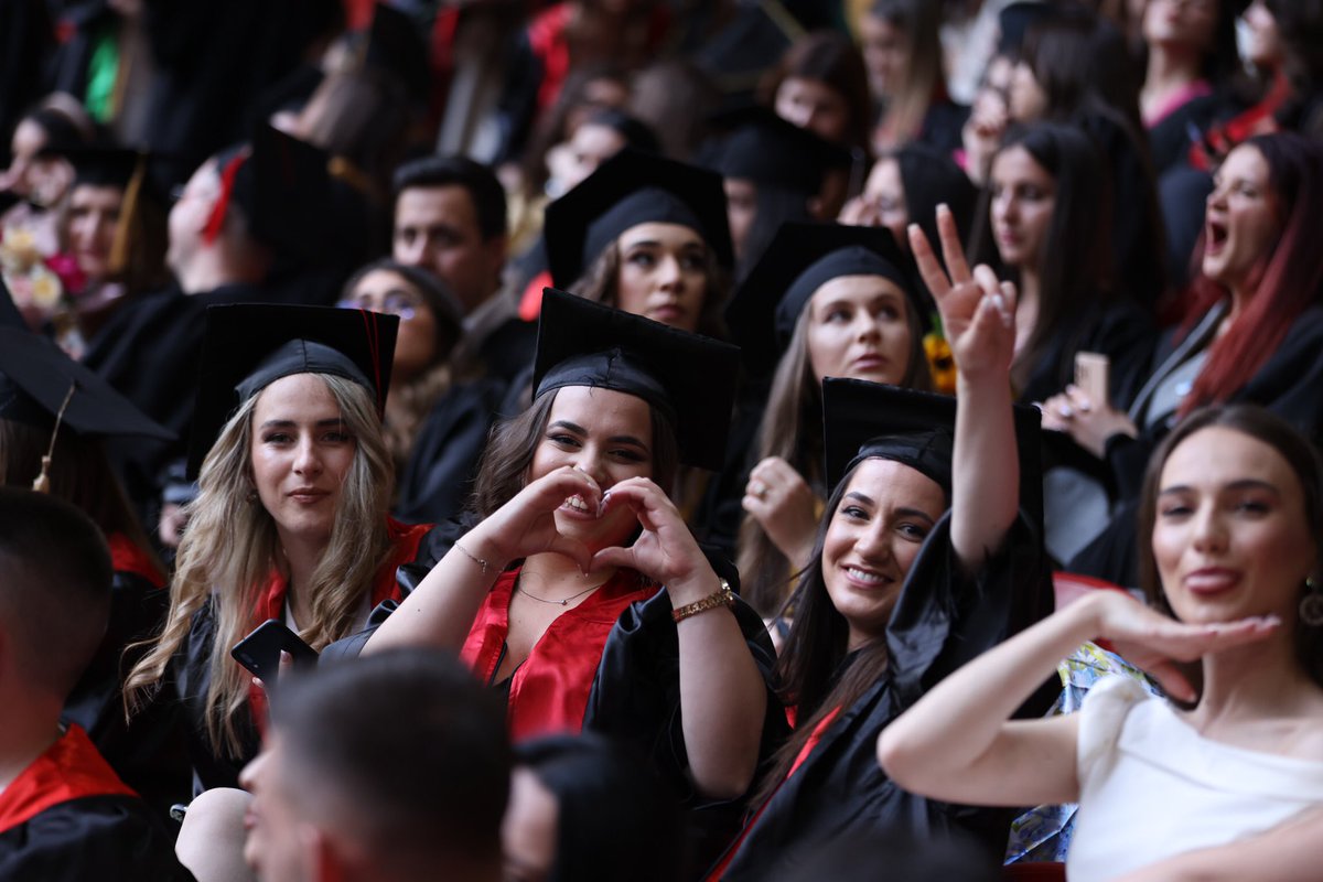 👩🏻‍🎓👨🏻‍🎓UT, 12 mijë studentë në një ceremoni diplomimi të përbashkët.

#universitetiitiranës
#65vjetut
#ceremoniaediplomimit