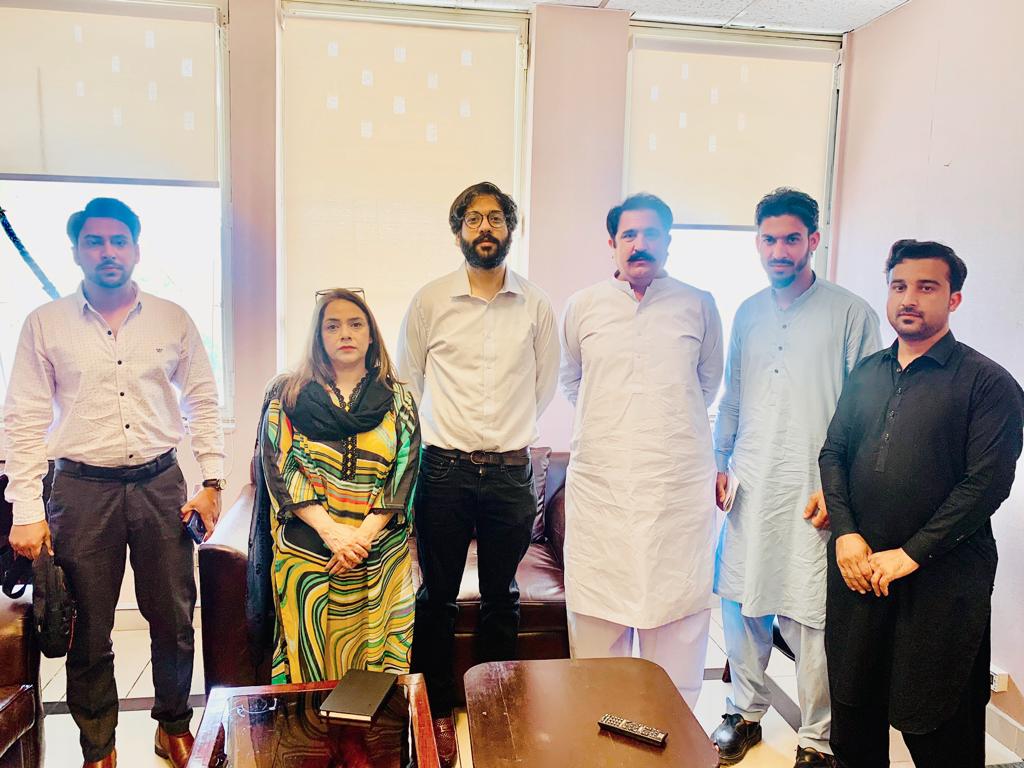 EquidemOrg's tweet photo. Today, alongside former security guards from the Qatar World Cup, we met with the Minister of Overseas Pakistanis for one clear demand: #PayUpFIFA📢 

Hundreds of workers who made the tournament possible are owed thousands, if not millions, in compensation. For what exactly?🧵1/2 https://t.co/24QC5OZ4n3