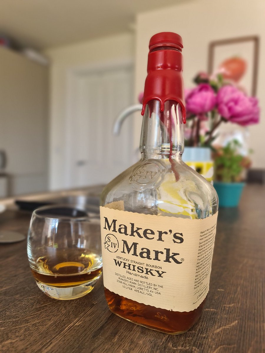 BryanMonument's tweet image. I'm not on duty tonight, I'll probably finish this bottle and then open a bottle of Tullamore dew! Still feel sick and hollow @londonirish