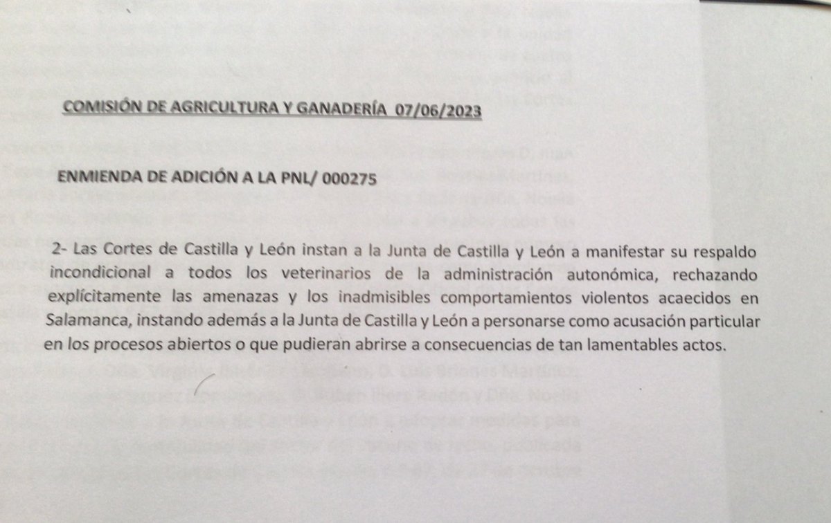 FranciscoIgea's tweet photo. Escándalo en las @Cortes_CYL 
@ppopular y @vox_es 
Se niegan a condenar la agresión a 11 policías nacionales
Se niegan a proteger a sus funcionarios y sus sedes
¿Imaginan que una manifestación alentada o instigada por Podemos hubiera acabado así?
@alferma1 y @NunezFeijoo https://t.co/CNGYtUE8bt