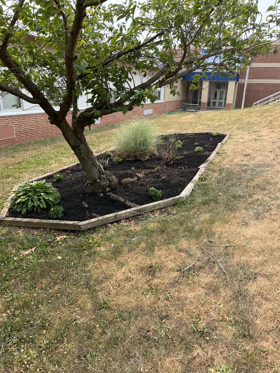 During the planned timeframe for volunteering, there was not enough mulch to finish the flowerbed.   The leader and several student returned several hours later with more mulch and finished the job!    So thankful to our Cocalico student athletes and coaches.
