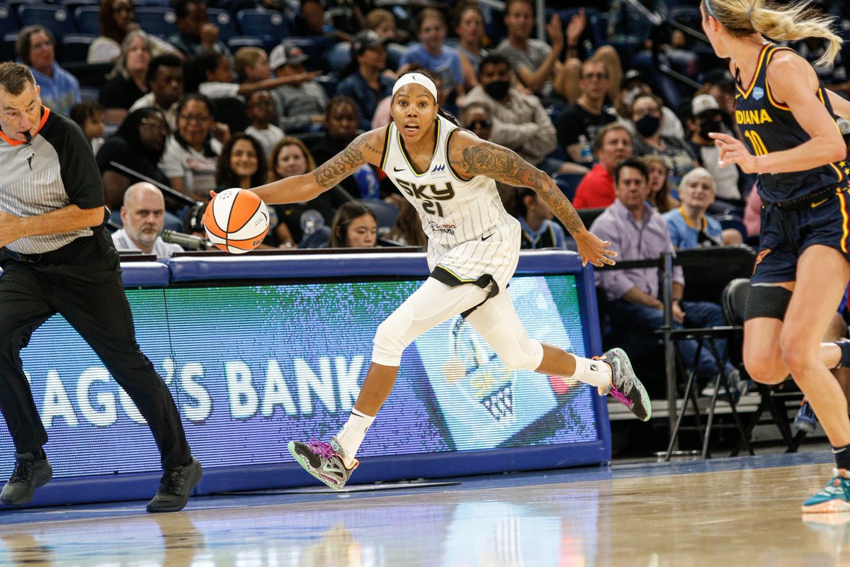 jgrohoske9's tweet image. It&apos;s not every day when you take photos of a @VCUAthletics @VCUWBB student-athlete that 10 years later, you get to capture them in the @WNBA playing for @chicagosky. @RobynP___ 👏 👏 

#PerksOfTheJob #SkyTown #TeamCanon