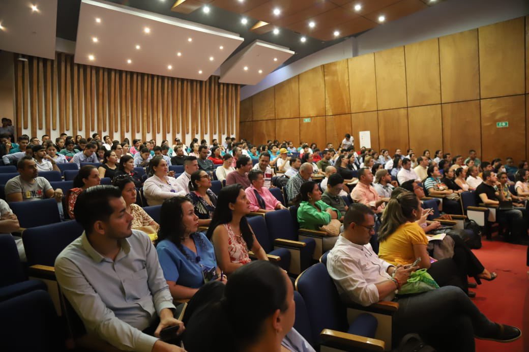 Amgasca's tweet photo. Hoy realizamos en articulación con el @MintrabajoCol una jornada de actualización sobre formalización laboral y beneficios tributarios vigentes, en la que participaron empresarios de la región. La meta es fomentar el empleo formal https://t.co/LeUWLHcsC8