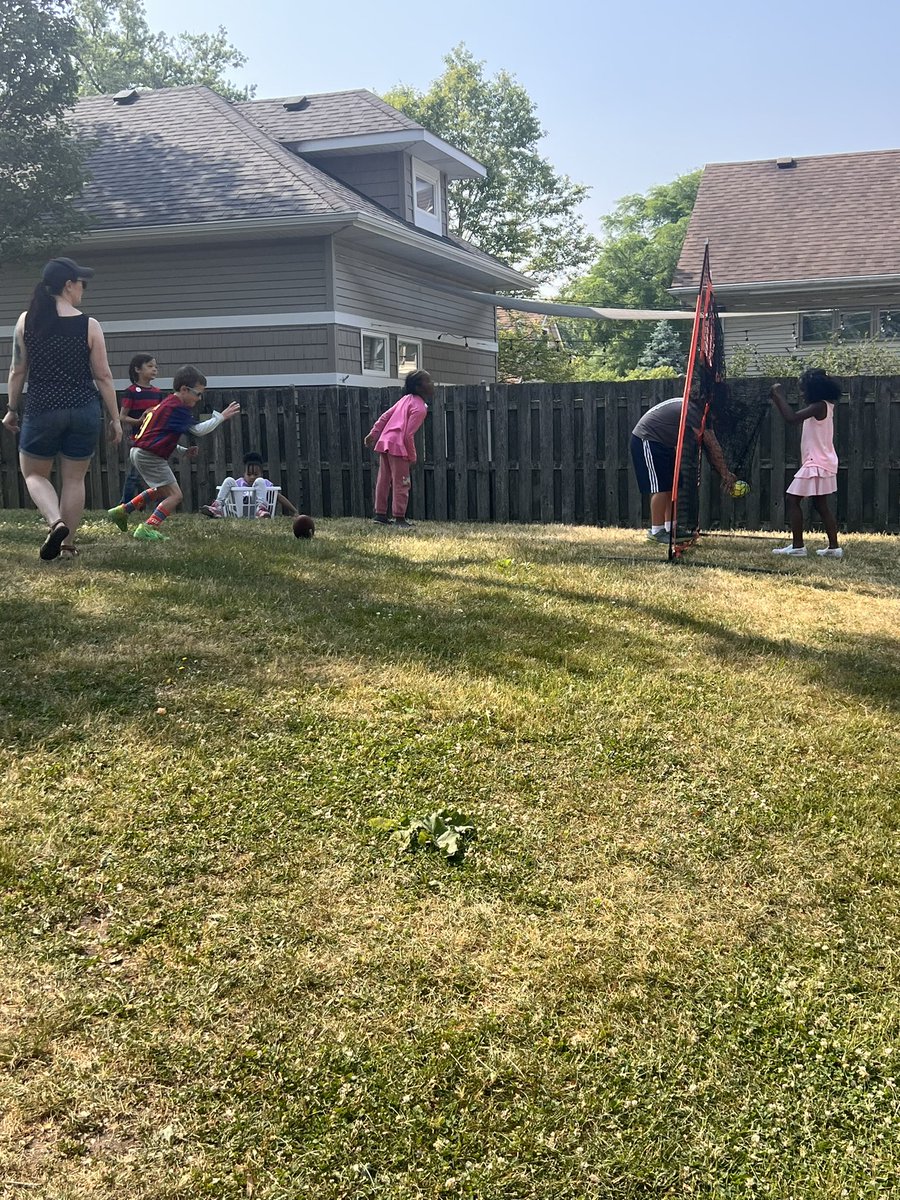 First grade celebration @ Andersen park this morning was a sweeping success thanks to all our parent volunteers! #hatchtigers <a href="/HatchPto/">Hatch PTO</a> #op97