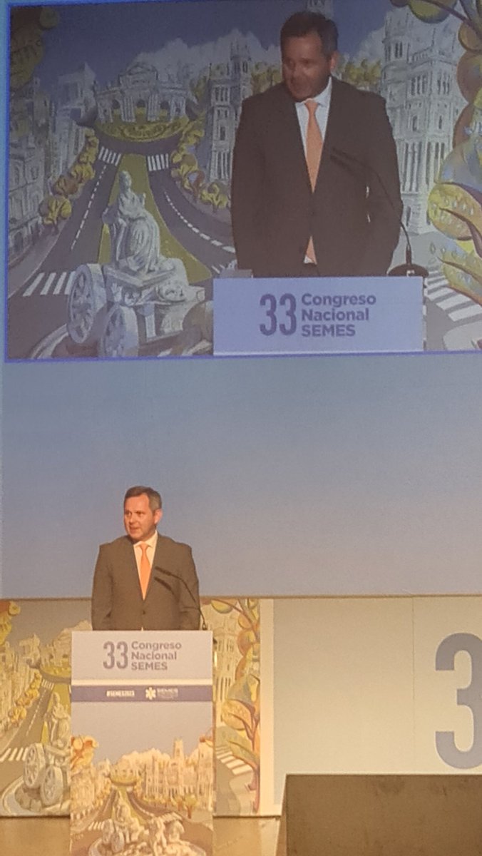 El Ministro nos saluda (aplauso intrnso) como Especialistas en Medicina de Urgencias y Emergencias.
<a href="/SEMES_/">SEMES</a> <a href="/SEMES_Aragon/">SEMES Aragon</a>
