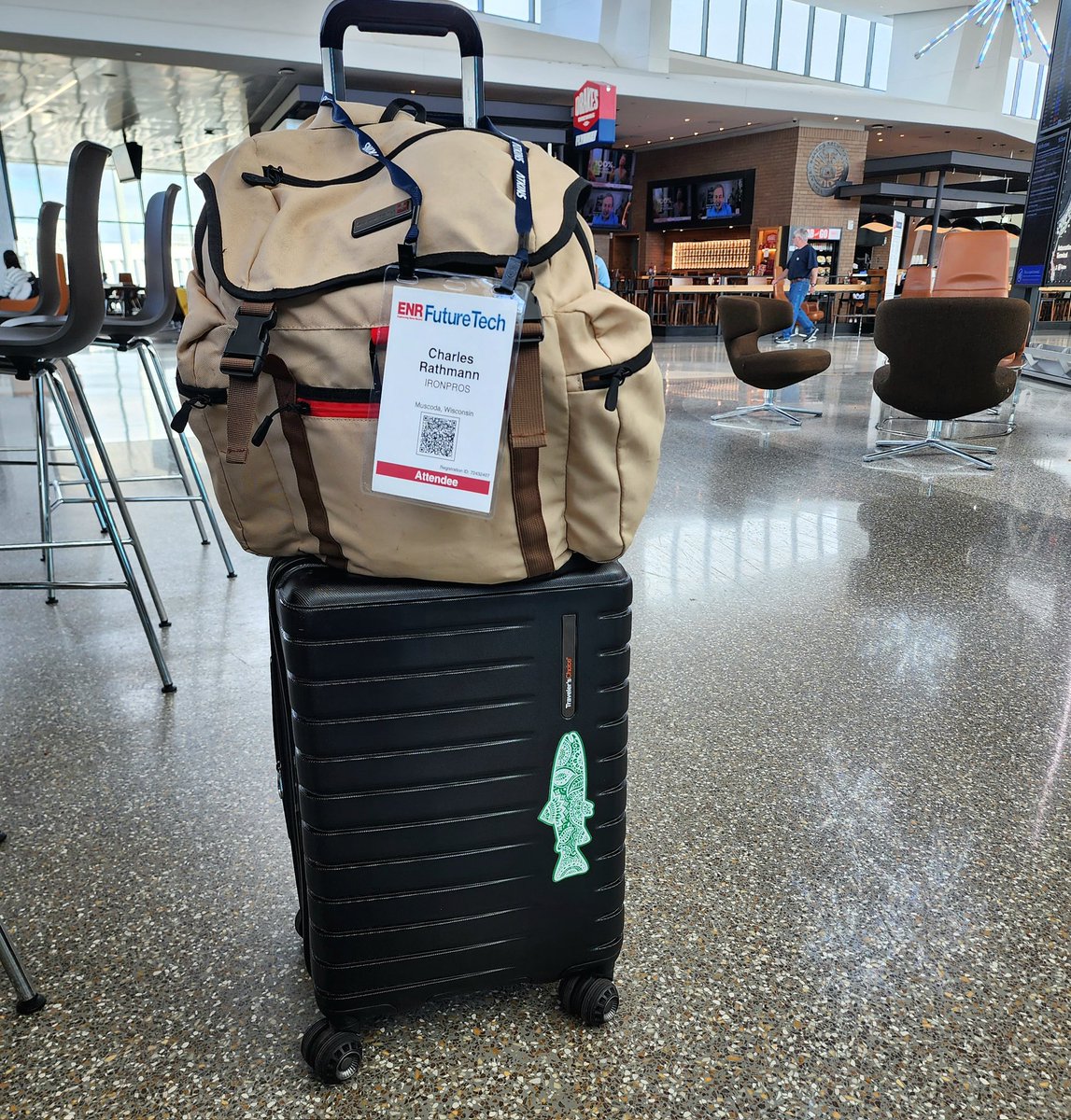 charlesrathmann's tweet image. And the Fishbag is headed home to the #Driftless #Wisconsin from San Francisco ... great trip for @ironpros ... #constructionsoftware
#bagsofacbm