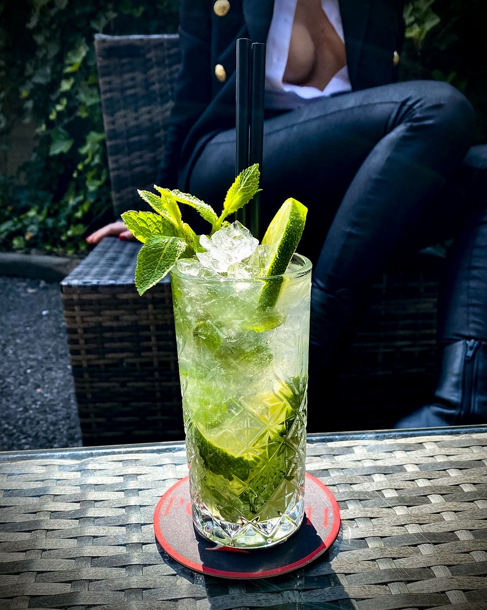 Il sapore di giugno, un Mojito rinfrescante e una compagnia che non dimenticherai mai. Ci vediamo al <a href="/pompeiichiasso/">Pompeii Gent's Club</a> 😉🍹