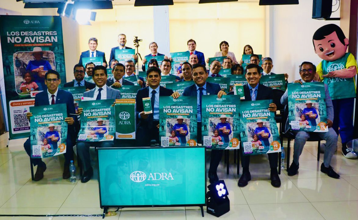 AdventistaMiCOP's tweet photo. @adraperu presenta la Colecta Pública. Nacional en la #JuntaDirectivaPlenaria de la Misión Centro-Oeste del Perú 🇵🇪, la cual se compromete a seguir fomentando la colecta en todo el territorio. 
#IglesiaViva https://t.co/jMvWlX9NfB