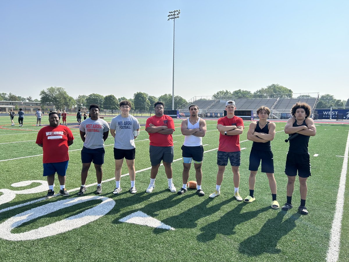 Day 3 of youth camp

Let’s give a shout out to our high school players coaching the camp! 

You don’t get 255 campers coached up without their help! 

#DBD

#FutureCoaches