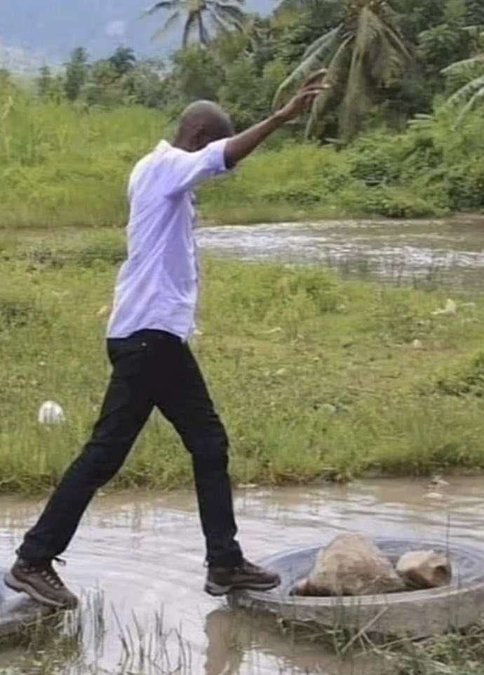 DIRETUS2026's tweet photo. 7 Juillet 2021 - 7 juin 2023 :

23 mwa depi yo rèv ou pou pèp la.

23 mwa depi peyi a envivab se kriz sou kriz.

Menm si ou pa la fizikman memwa w ak enfliyans ou kite pou kontinye 
Batay pou chanje Ayiti ap kntinye ekziste . 
 
Pèp Ayisyen an p ap janm bliye w Prezidan #JOMO🕊️🖤 https://t.co/LcVzqVBZ5q