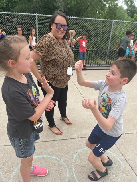 Hamfamwildcats's tweet photo. Yesterday our 2nd-grade classes did Math Review Relay Stations outside to review some of their math concepts from this year! They loved it! #mathreview https://t.co/6F6oUcNnC2
