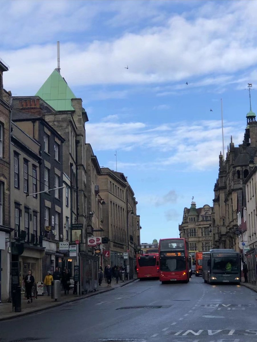 MaggieChary's tweet photo. After dusk, the streets are still bustling，
Big Ben also rings in the evening.
At the warm street corner, the red double decker bus drove slowly by,
Remind me of the old days. https://t.co/ra56IjBj2j