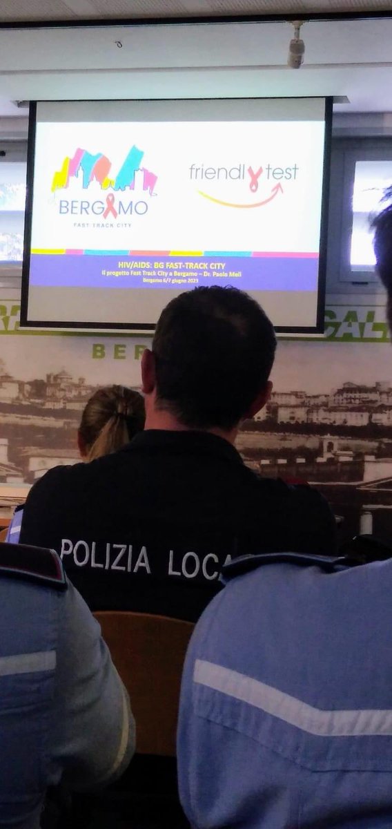 friendly_test's tweet photo. Prima di due giornate di formazione su HIV/AIDS e sulle iniziative di Bergamo Fast-trak City rivolte al personale operativo presso la Polizia Locale del Comune di Bergamo. Bella esperienza con un gruppo interessato e partecipe. #BergamoFTC #CheckPointBG #AIDS #HIV #FriendlyTest https://t.co/vEO4UkkUY0