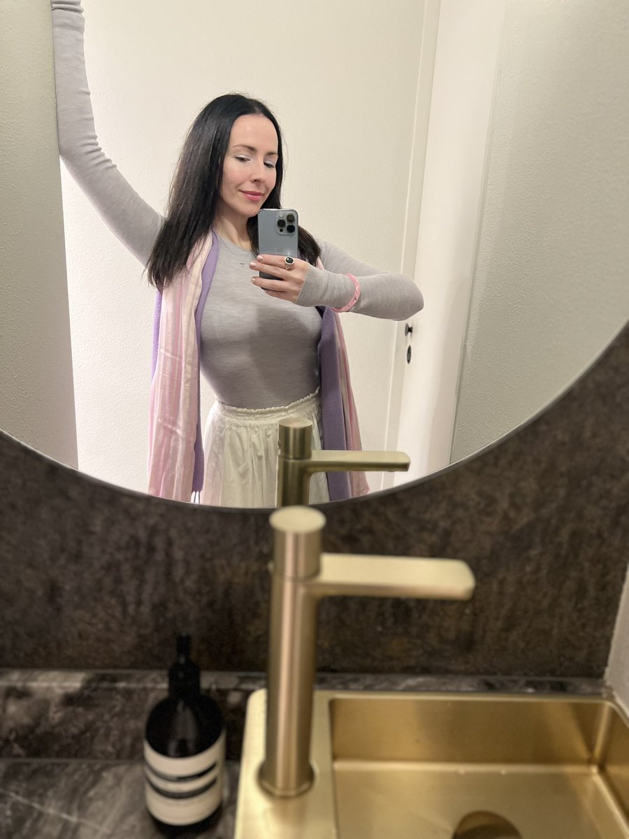 natalichka's tweet image. hello all!
how are we?

had a nice lunch today
must sleep soon

love &amp;amp; light
always
💜