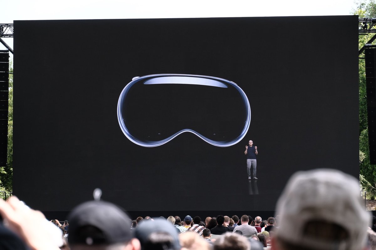 Apple #VR....A headset from Apple. Here are some Goggles for your noggin. #newtech #Apple #WWDC #Edtech #ITSupport