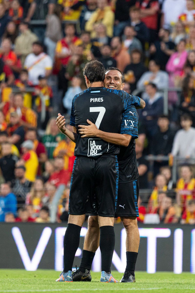 piresrobert7's tweet photo. Une soirée magnifique au profit de l'@UNICEF_france ! ❤️

Toujours un plaisir de participer au #MatchDesHeros avec les copains et de récolter des dons pour les enfants ! 

Merci au @RCLens pour l'accueil ! https://t.co/Pf37hUswFE