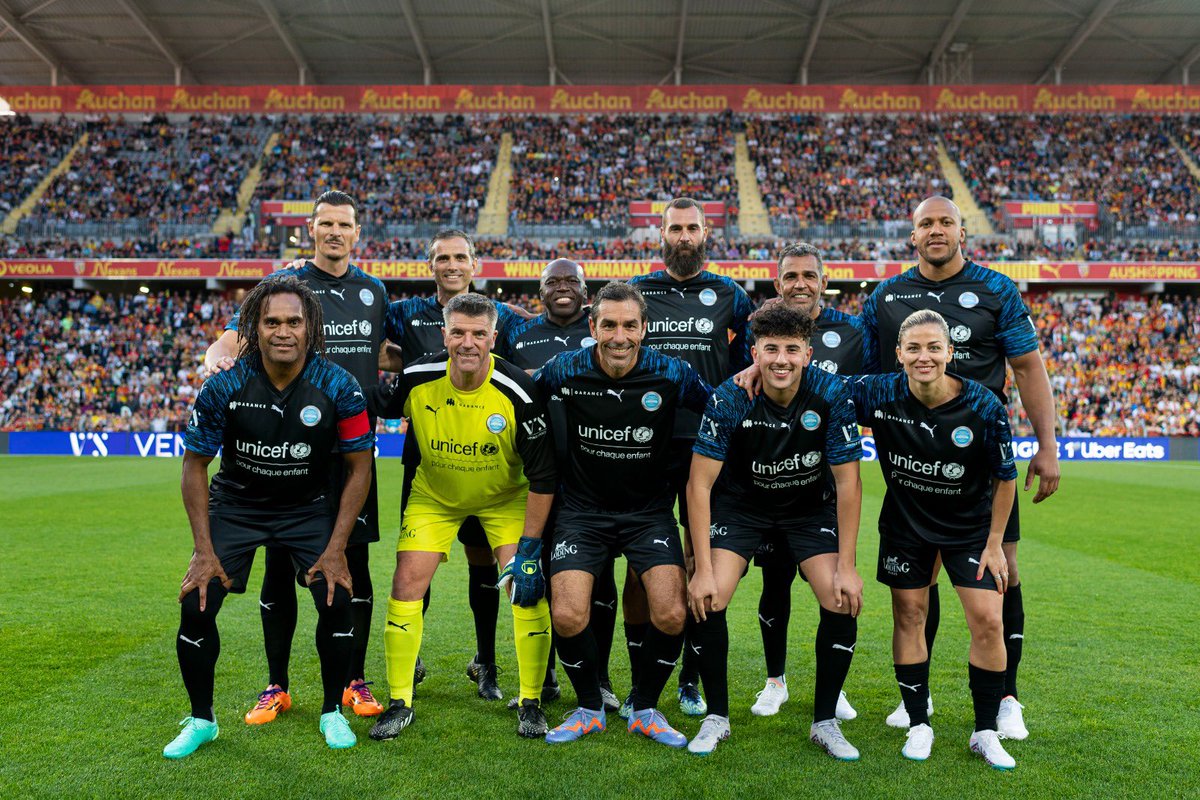 piresrobert7's tweet photo. Une soirée magnifique au profit de l'@UNICEF_france ! ❤️

Toujours un plaisir de participer au #MatchDesHeros avec les copains et de récolter des dons pour les enfants ! 

Merci au @RCLens pour l'accueil ! https://t.co/Pf37hUswFE