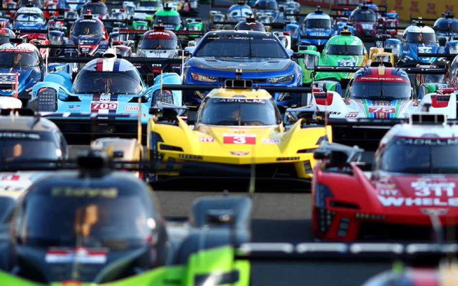 rubbinisracing's tweet photo. This photo in Le Mans🤯 

@nascarg56 https://t.co/3gaBkewHd0
