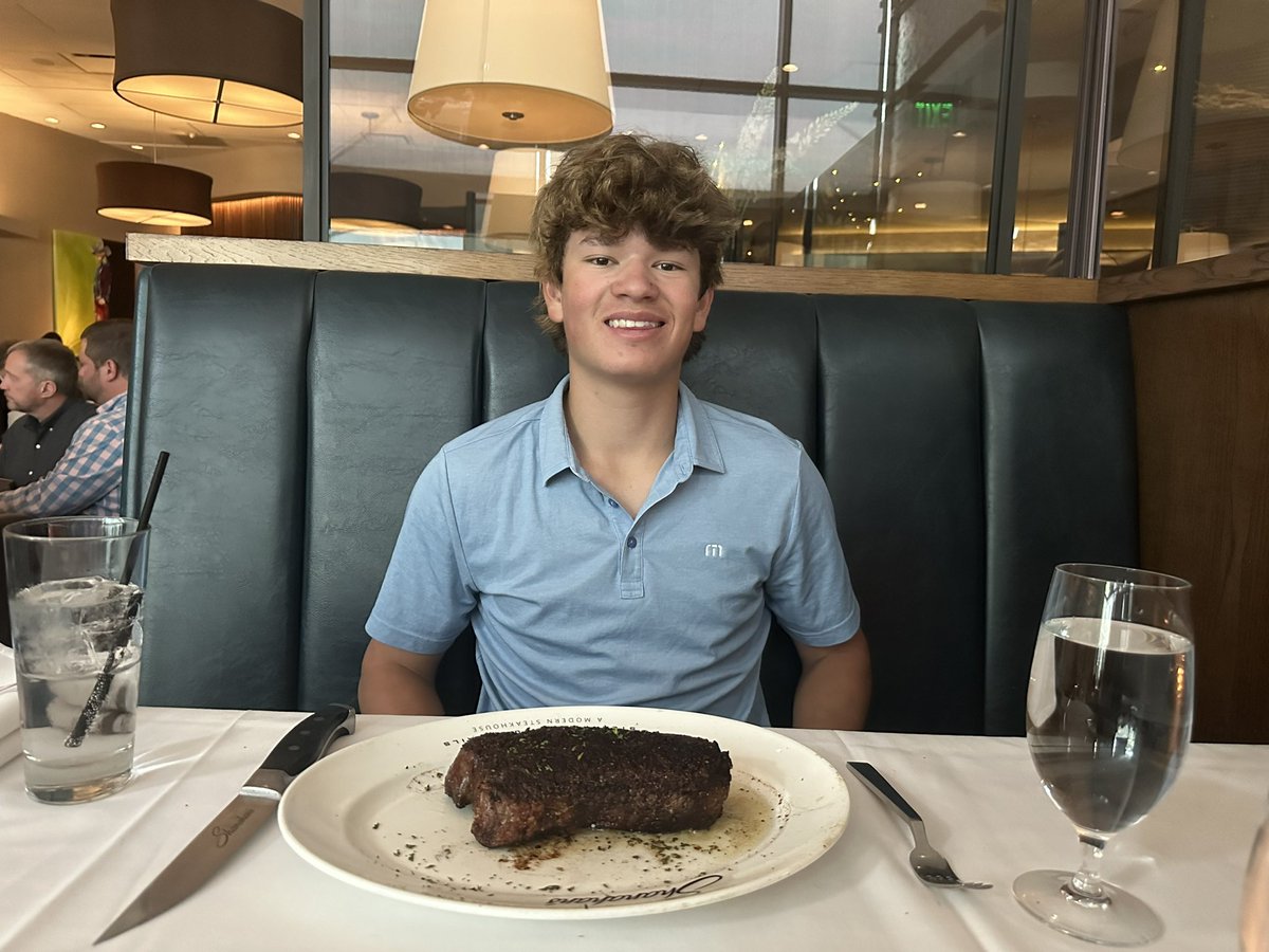 JulieACrow's tweet photo. Happy 17th birthday to my lil guy! @Tonycrow_6 https://t.co/s9VVWymn8C