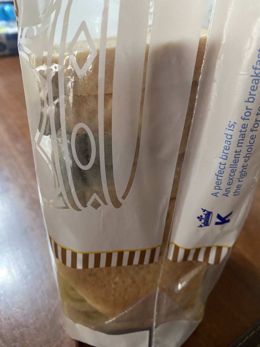 marcelaBenza's tweet photo. No compren el pan llamado  El Pan perfecto de la marca @kingsbury antes de la fecha de vecimiento se llena de hongos lo compre en @Unimarc de vicente valdes https://t.co/oZfsDRZdZb