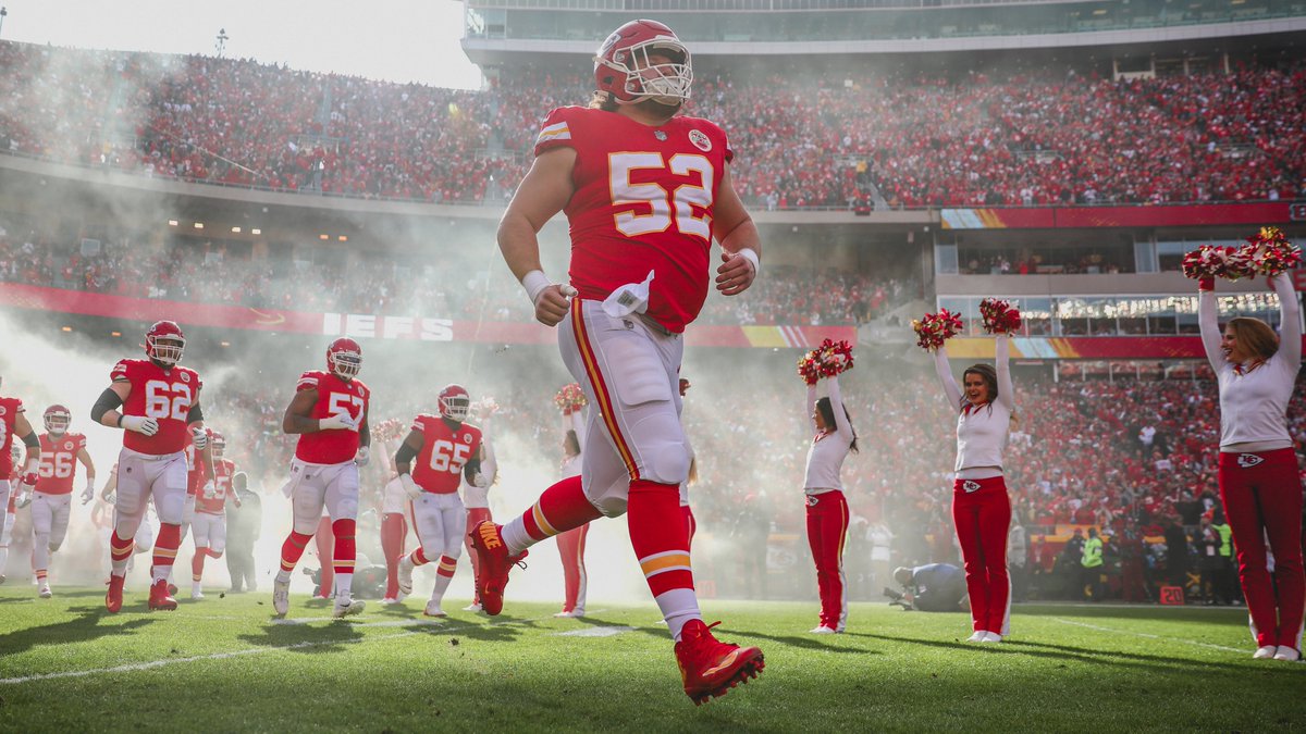MahomeSZN's tweet photo. The best Center in the NFL. https://t.co/uXWrnTWHgo
