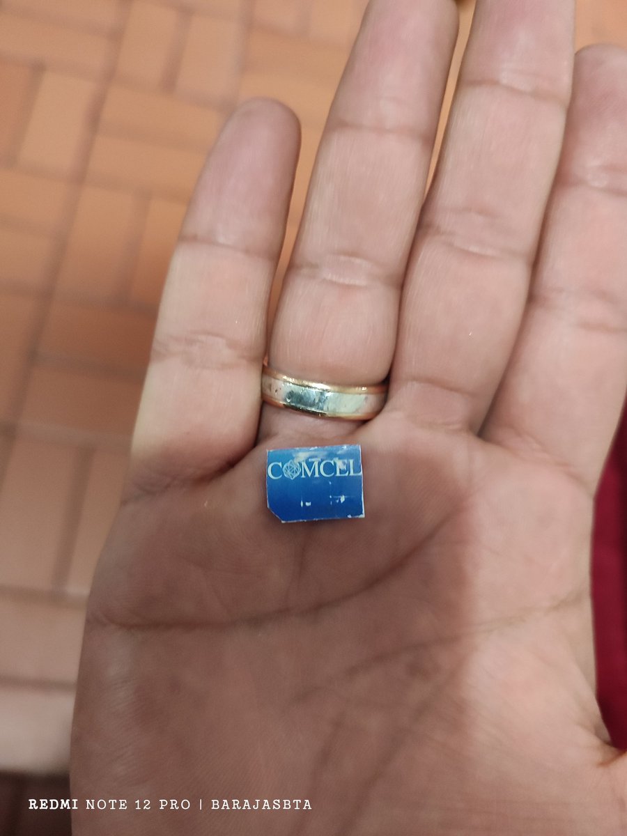 BarajasBta's tweet photo. La SIM de mi abuela de 97 años #Comcel tocó cambiarle el número porque no cabe en el nuevo teléfono https://t.co/IItoHfQ0Yb