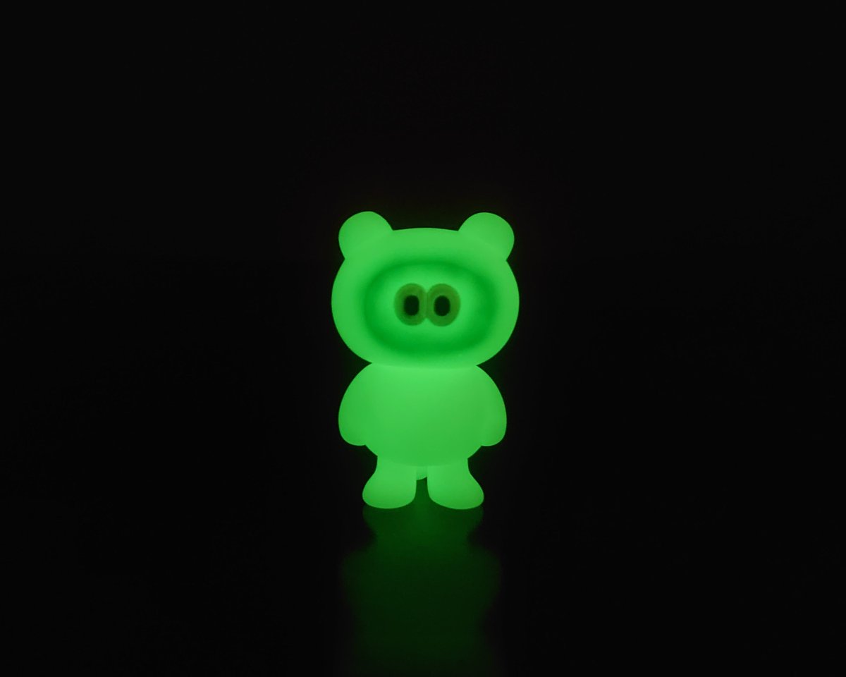 orutorosu2525's tweet image. ワンコン２戦利品9
@Oneuptoy・@solagonさんの超蓄光タライキン。 
ブログでも動画で紹介されていますが、すごい光量。 横にVAGの蓄光置くと霞んでしまいます。 
#WTC２ 
#ワンコン2 
#ワンダートイコンベンション