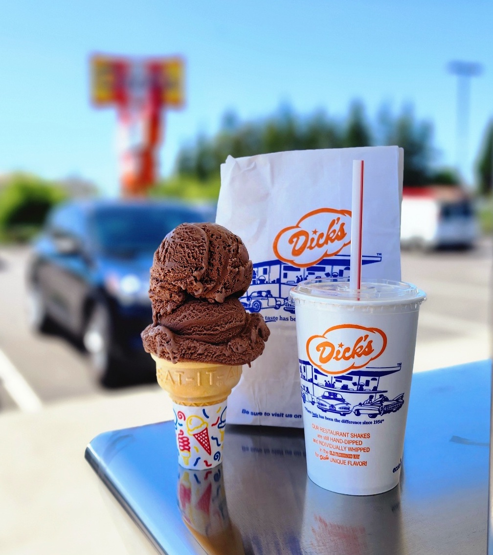 Here's the scoop - it's #NationalChocolateIceCreamDay 🎉 Like and RT if you want to treat yourself to a chocolate ice cream cone, cup, or sundae today at your local drive-in today!