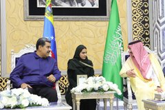 #NotiMippCI 📰| Venezuela y Arabia Saudita, binomio poderoso anclado en el respeto mutuo. Lea más ⏩ acortar.link/cV0WSz
#VenezuelaEsUniónYCooperación