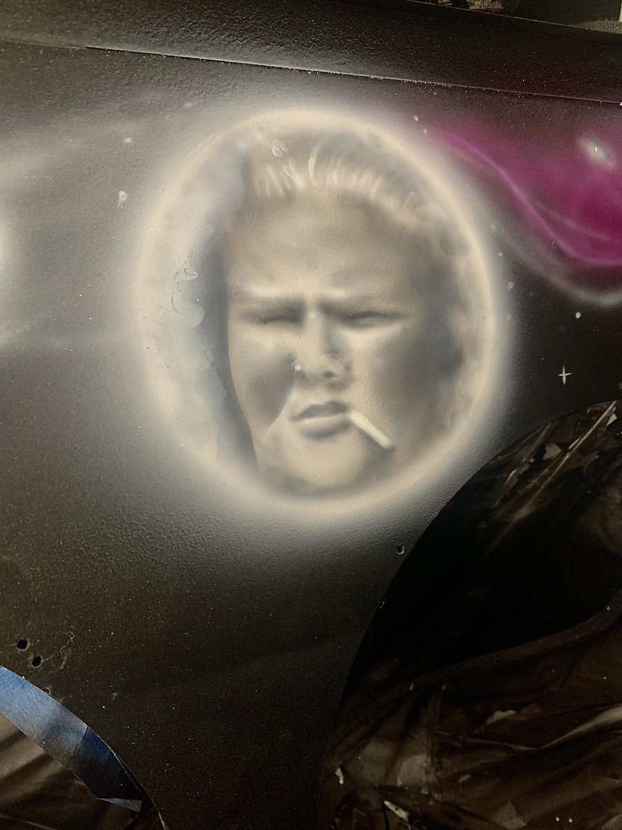 BergCesarz's tweet photo. #trailertrashtammy #gotacigarette #moontammy #rebamcentirefundscivilizationonmars https://t.co/f1gyYoYbS9