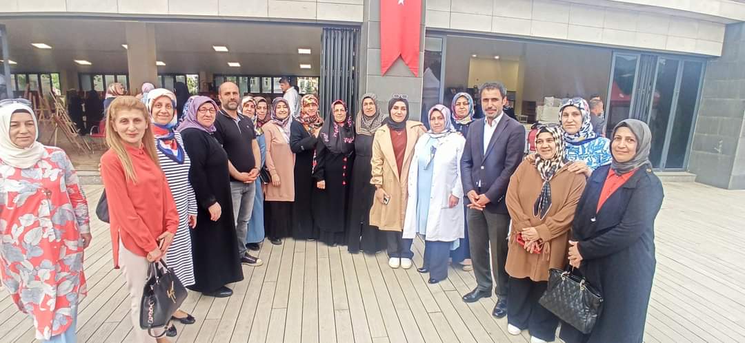 mushem49's tweet photo. BİZ BÜYÜK BİR AİLEYİZ.. ❤️

“Hayat Boyu Öğrenme Haftası” etkinlikleri kapsamında açmış olduğumuz sergimizin bugün kapanışını yaptık. Büyük emeklerin neticesinde hazırlanan sergide emeği geçen tüm arkadaşlarımıza teşekkür ederiz.

@TCMusValiligi 
@hbfettahoglu 
@MusMilliEgitim1 https://t.co/aCbmQj7CxE