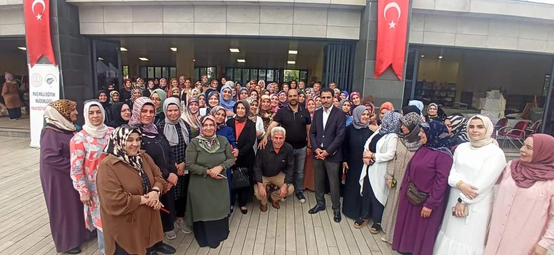 mushem49's tweet photo. BİZ BÜYÜK BİR AİLEYİZ.. ❤️

“Hayat Boyu Öğrenme Haftası” etkinlikleri kapsamında açmış olduğumuz sergimizin bugün kapanışını yaptık. Büyük emeklerin neticesinde hazırlanan sergide emeği geçen tüm arkadaşlarımıza teşekkür ederiz.

@TCMusValiligi 
@hbfettahoglu 
@MusMilliEgitim1 https://t.co/aCbmQj7CxE