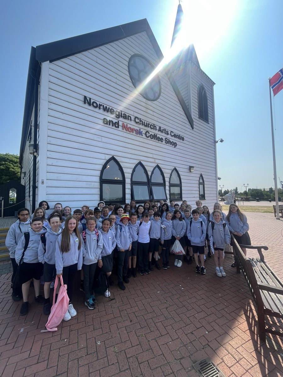 Diwrnod llwyddiannus ym Mae Caerdydd yn gwylio sioe ‘Y Naid’ a chael taith ar gwch 👌🚤

Enjoying our time in Cardiff Bay watching the show, ‘Y Naid’ and a boat trip👌🚤

@MrsNNorman @theatrnanog