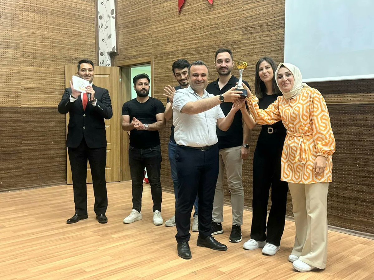 EyyubiyeMem63's tweet photo. 2020-2021 Eğitim Öğretim yılının sonuna doğru Pandemi dolayısıyla okuldan uzaklaşan  öğrencileri tekrar okula kazandırmak ve eksikliklerini gidermek amacıyla ‘Ovanın Başaklarıyla Telafiye‘ sloganıyla gönüllülük esasına dayalı https://t.co/cFJCCsQK0e
