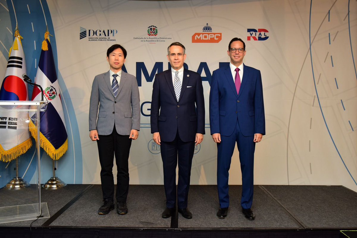 SigmundFreund's tweet photo. Concluimos con éxito nuestro evento “Investment Opportunities in the Dominican Republic: Ambar Highway” 🙌🏼🌍🇩🇴🇰🇷

En coordinación con @RDenCorea, presentamos el proyecto de la #AutopistaDelÁmbar a importantes empresas Coreanas🔗🇰🇷

Seguimos trabajando en la agenda de la semana y en las reuniones one to one🙌🏼

#DGAPPEnCorea #SeguimosCambiando