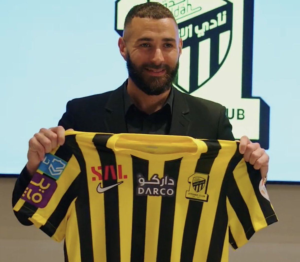 CosminContra2's tweet photo. “@Benzema notará el apoyo de una afición especial y espectacular. El tiempo que estuve en @ittihad daba igual donde jugara; siempre parecía que jugaba en nuestro estadio”
@DirectoMARCA con @Sahuqui https://t.co/krKhL81DeM