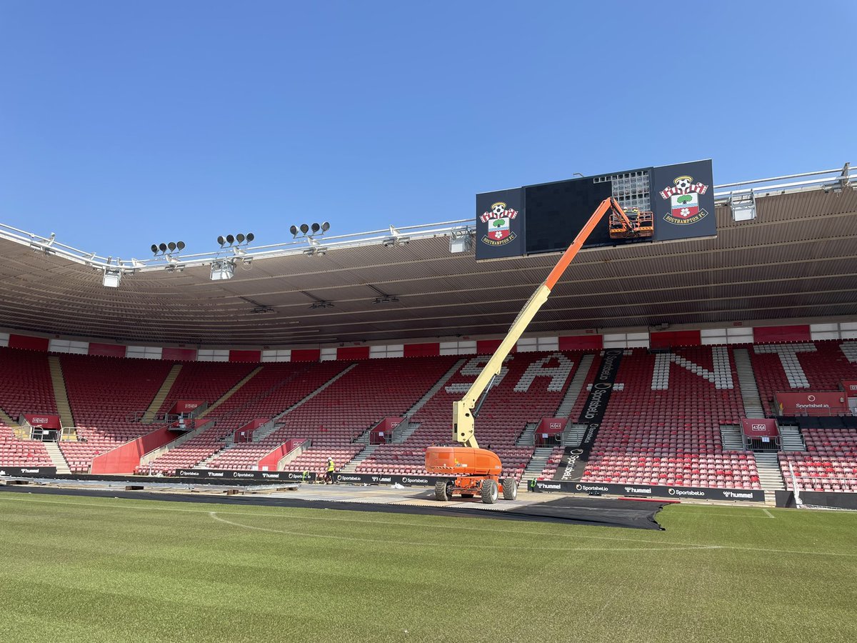 GJMills2000's tweet photo. Old scoreboards being taken down at St Mary’s today #saintsfc https://t.co/mRXlIR7ARu