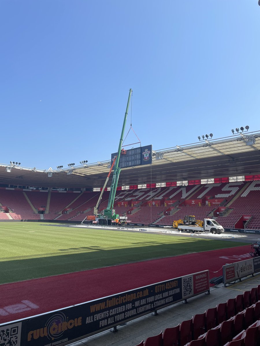 GJMills2000's tweet photo. Old scoreboards being taken down at St Mary’s today #saintsfc https://t.co/mRXlIR7ARu