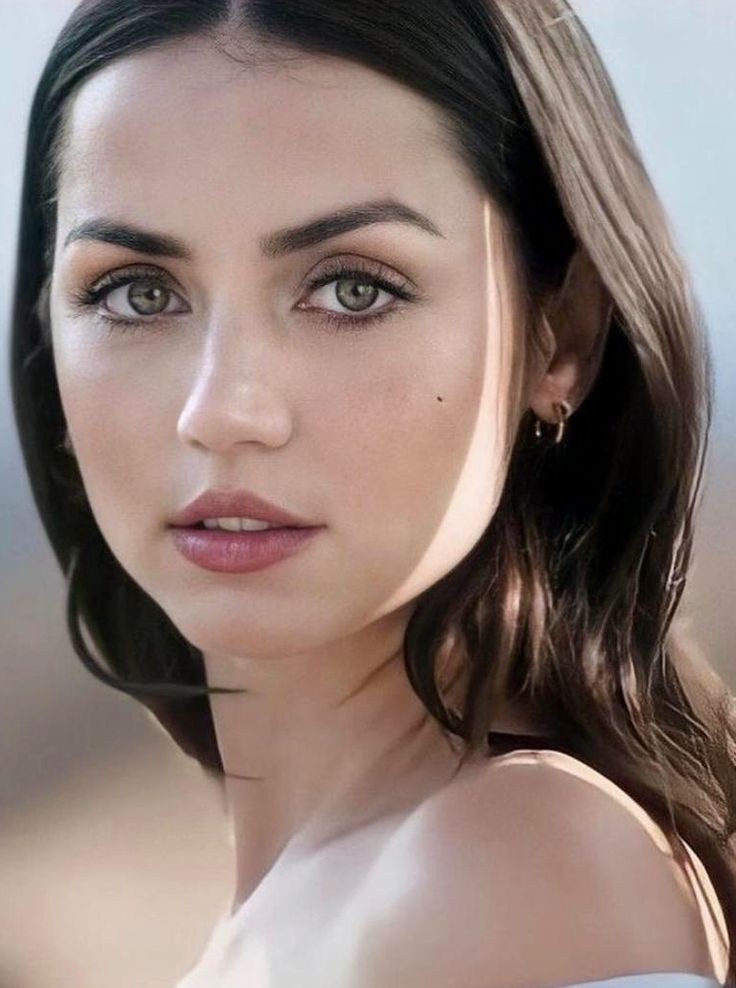 Ana De Armas Posts On Twitter talk About A Lethal Face Card ana-de-armas-posts-on-twitter-talk-about-a-lethal-face-card