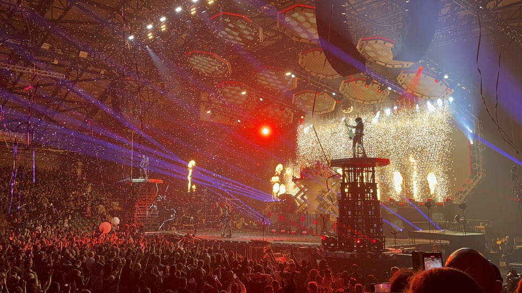 Well KISS certainly know how to put on a show! #kissthefinaltour #KISS