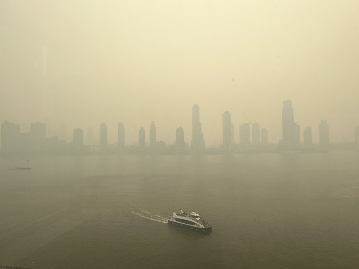 Me da miedo salir a pasear a K con esta nube de contaminación 🥲