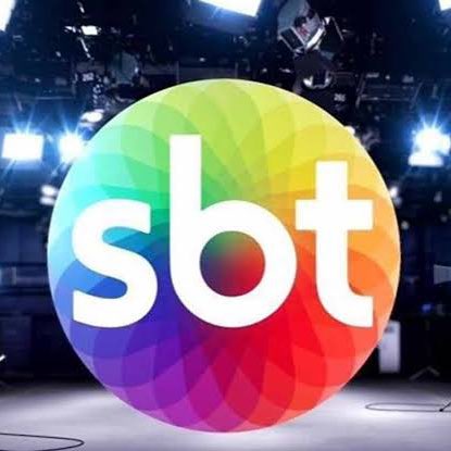 choquei's tweet photo. 🚨GRAVE: Segundo o TV POP, Dudu Camargo foi demitido do SBT após ter defecado no meio do seu camarim e se limpado com uma toalha.

O apresentador ainda teria escondido a toalha atrás do micro-ondas do seu camarim. https://t.co/i1TmcmVkwl