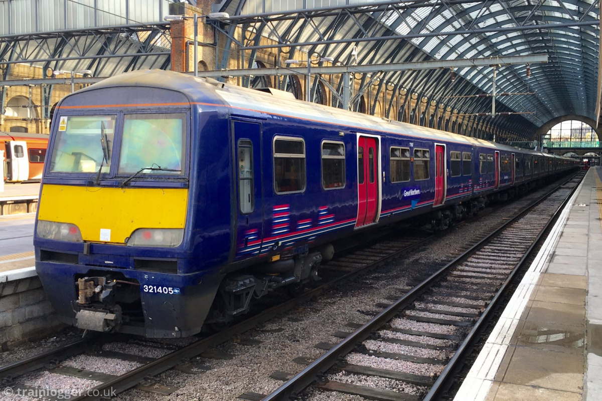 trainlogger's tweet photo. 321405 at London Kings Cross on 11th May 2016.
#trainspotting #multipleUnits https://t.co/DKQDawsOOi