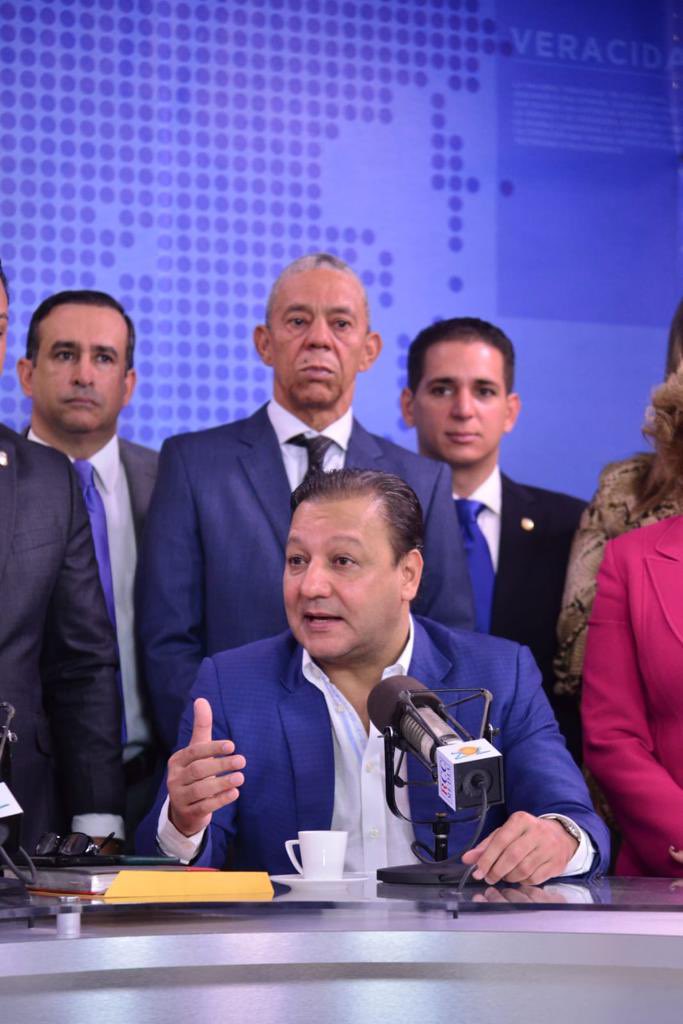 andresnavarrog's tweet photo. El próximo 8 de julio, tal y como anunció nuestro candidato presidencial @AbelMartinezD, el @PLDenlinea acompañará al pueblo dominicano en una marcha multitudinaria contra el alto costo de la vida y la inseguridad ciudadana.

La gente sabe que no está sola, que #Abel24 y el #PLD están trabajando para construir en conjunto, la mejor #RepublicaDominicana de la historia.