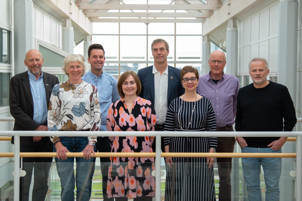 I dag hadde interimsstyret i Framtidens Polhav sitt første fysiske møte 😀#framtidenspolhav #blåttkompass <a href="/UiTNorgesarktis/">UiT Norges arktiske universitet</a> <a href="/TorEldevik/">Tor Eldevik</a> <a href="/ToreFurevik/">Tore Furevik</a> <a href="/grande_tor/">Tor Grande</a> <a href="/NKpolar/">Nalan Koc</a> <a href="/larsandersb/">Lars-Anders Breivik</a> <a href="/GeirHonneland/">Geir Hønneland</a> @BritLisaSkjelkv og Geir Huse (ikke med på bilde) Foto: Jørn Berger Nyvoll