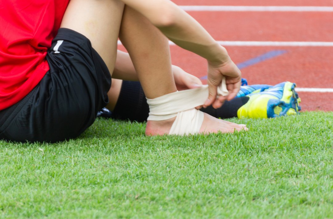 NEPodiatry's tweet photo. Foot health is crucial for any athlete, as the foot is a complex network of bones, joints, and tissue that can impact performance. Partnering up with a podiatrist can be a game changer! Call New England Podiatry Associates today. https://t.co/zBFcndlPKb https://t.co/UTooHtXveJ